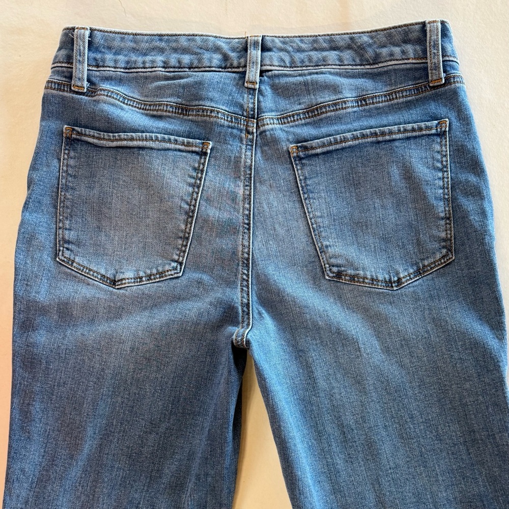 TALBOTS Straight Leg Crop Jeans Raw Hem Lenox Wash (6) - Picture 13 of 17